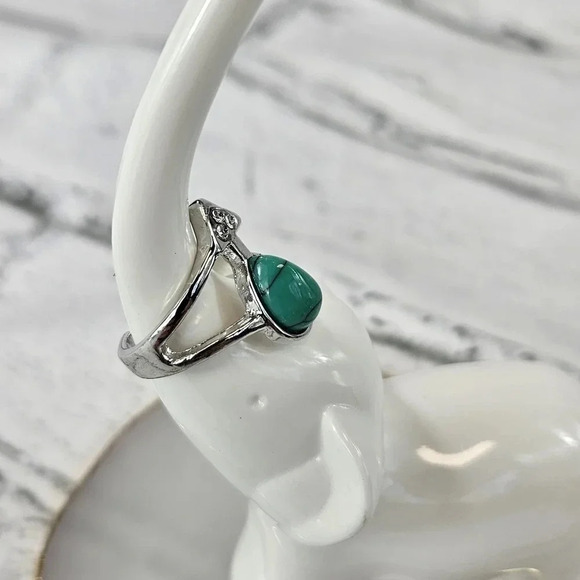 Green Teardrop Adjustable Fashion Ring  A18 - Picture 2 of 5
